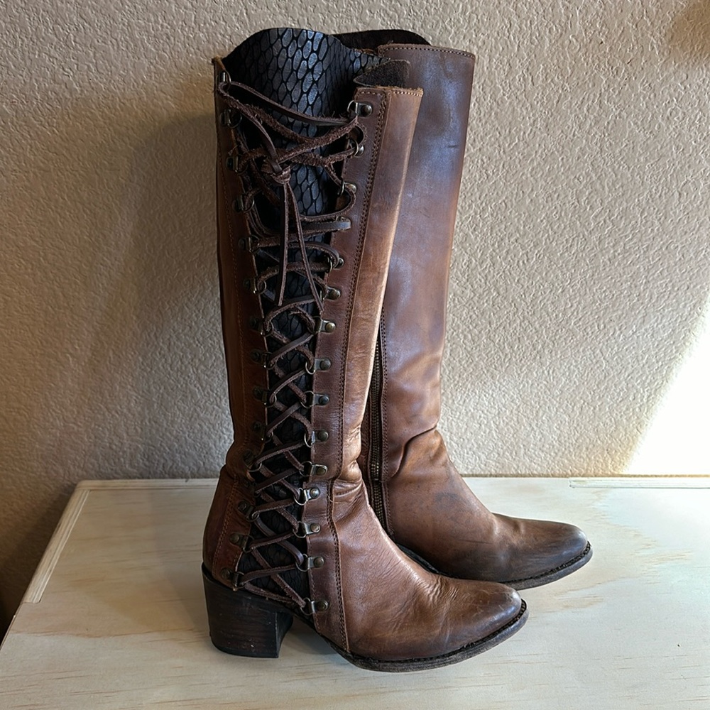 Freebird Wyatt boots. Lace up detail, size 8. Super cute!